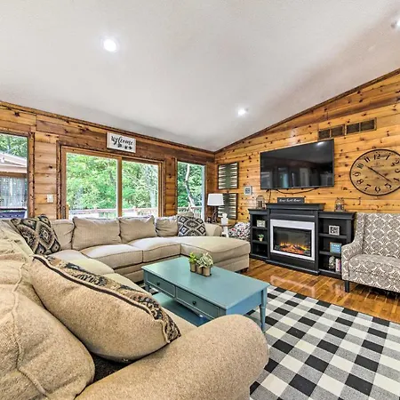 Woodsy Home With View, 1 Mi To Lake Shelbyville
